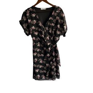 Women's All in Favor Black Floral Print Short Sleeve Wrap Dress